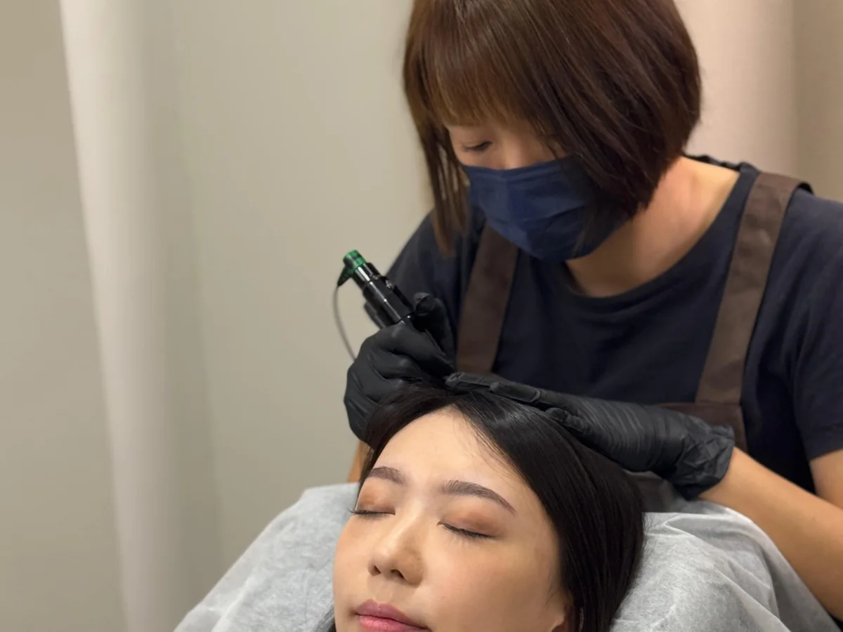 Hoiki 為客人進行紋髮